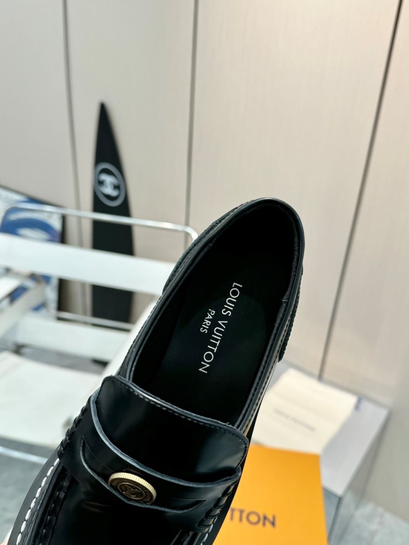 l0vis Vvtt0n loafers